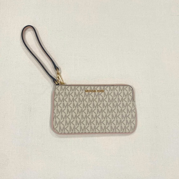 Michael Kors Handbags - Small Michael Kors Clutch